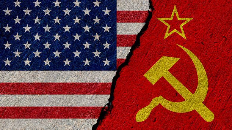 us and soviet flags