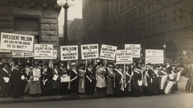 women protesting president Wilson