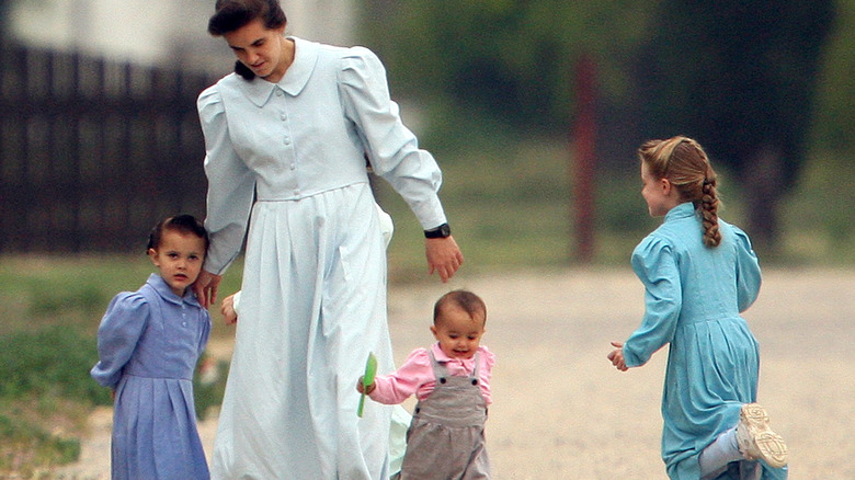 FLDS woman and children