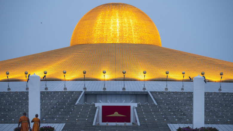 Dhammakaya movement temple