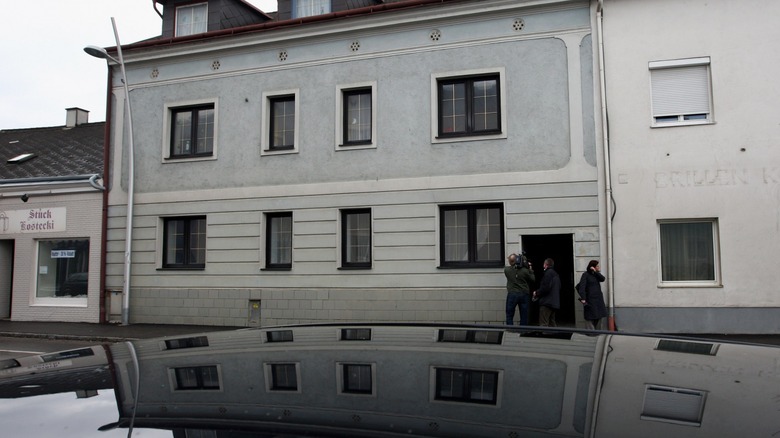 Reporters outside Josef Fritzl's house