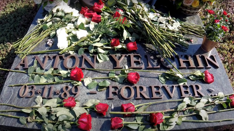 Anton Yelchin grave and epitaph