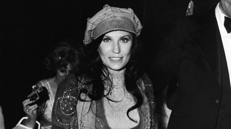 Loretta Lynn wearing hat, 1975