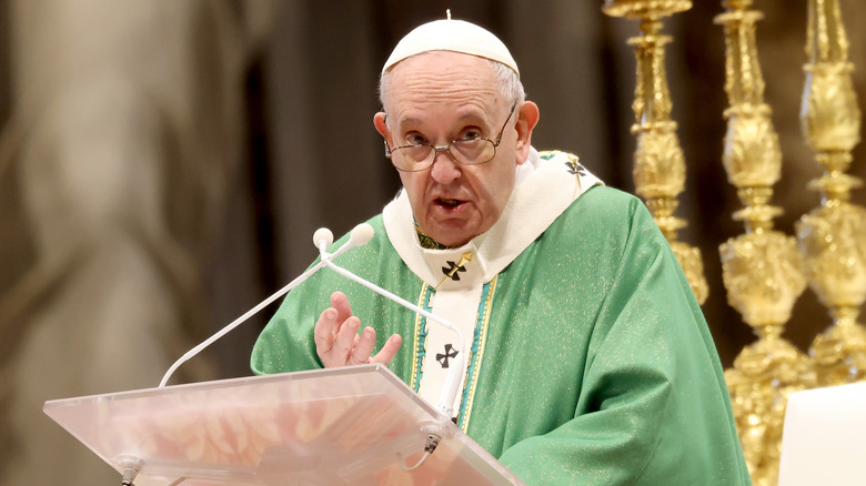 Pope francis wearing the pallium