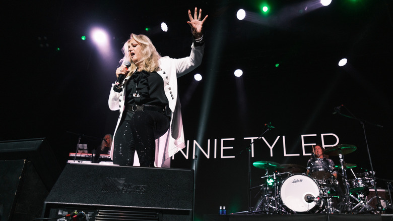 Bonnie Tyler performing in front of her name in lights