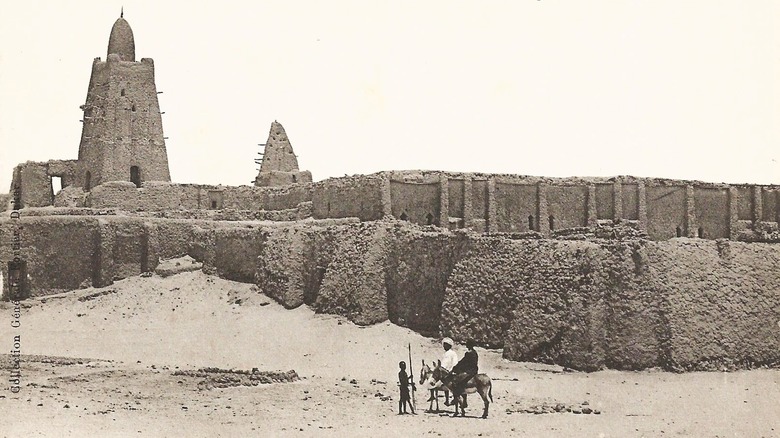 Old postcard showing the Djinguereber Mosque