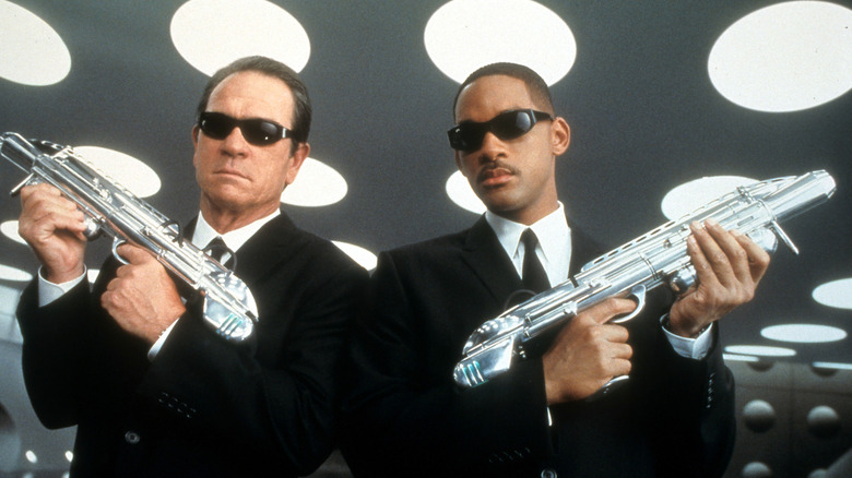 Tommy Lee Jones and Will Smith in promo still for Men in Black