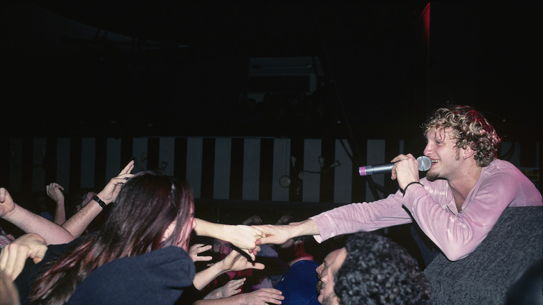 Layne Staley reaching for fans during concert