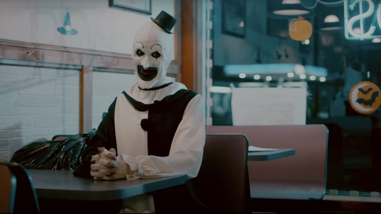 David Howard Thornton as Art the Clown in scene from Terrifier