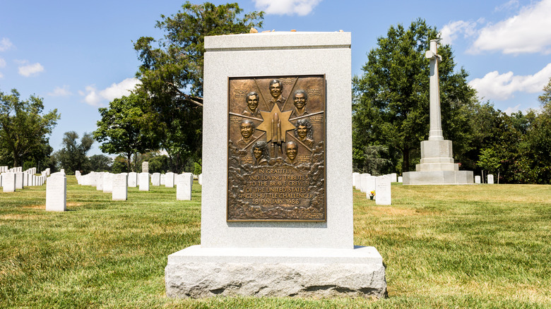 challenger memorial arlington bronze plaque