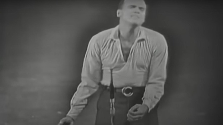 Harry Belafonte singing in 1960