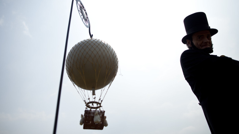 Model Union balloon hangs behind Abraham Lincoln impersonator