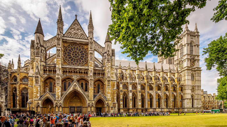 Panorama photo of Westminster Abbey