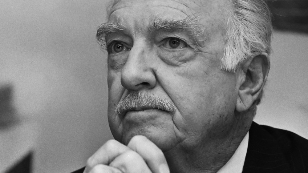 Cropped photo of Walter Cronkite in 1985, https://creativecommons.org/licenses/by-sa/3.0/nl/deed.en