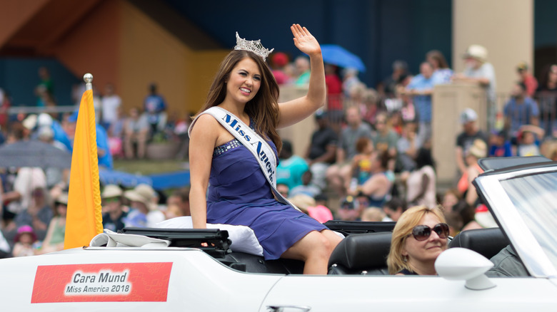 Cara Mund rides in Indy 500 parade