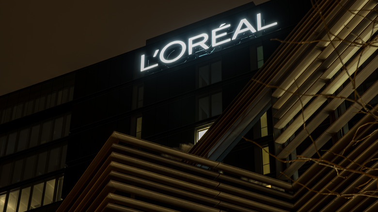 l'oreal sign shining nighttime