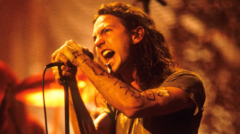 Eddie Vedder singing at Pearl Jam's Unplugged