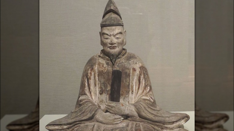 statue of Sugawara no Michizane sitting