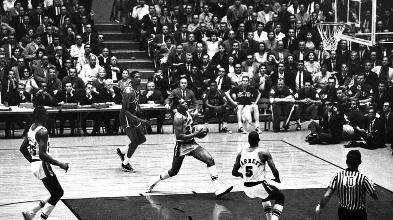 Elgin Baylor going for a lay up