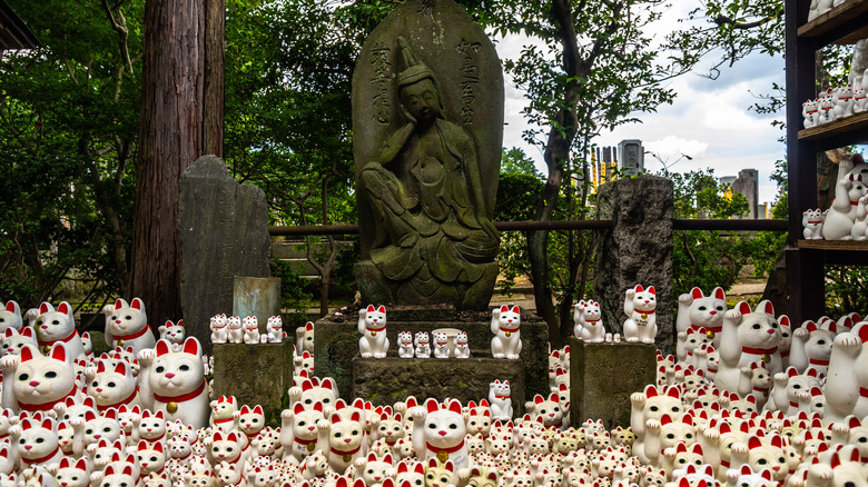 Gotokuji temple buddha surrounded by lucky cats