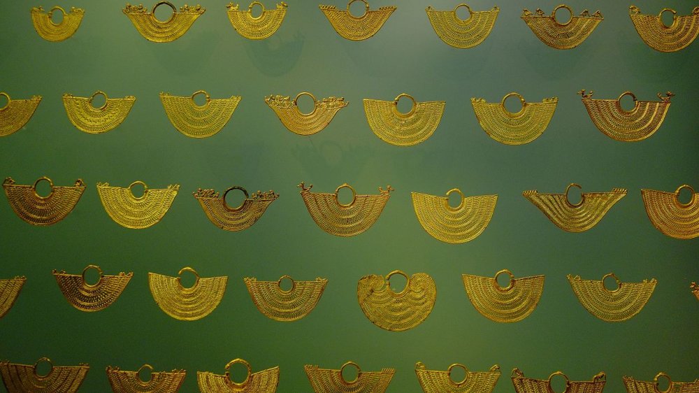 Gold jewlery in the Museo del Oro, Bogotá, Colombia. 