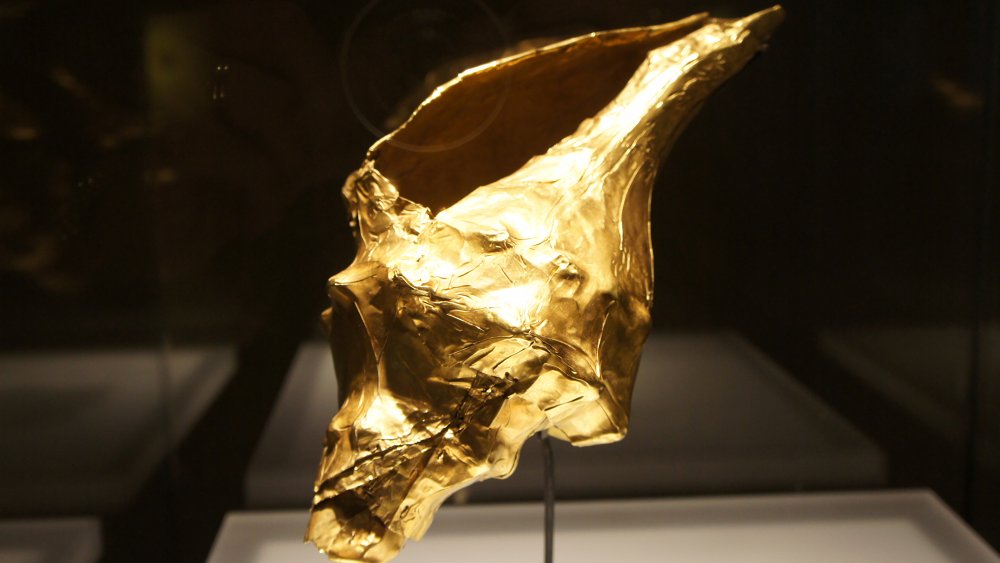 Sea snail shell made of gold sheets, Museo del Oro, Bogotá, Colombia