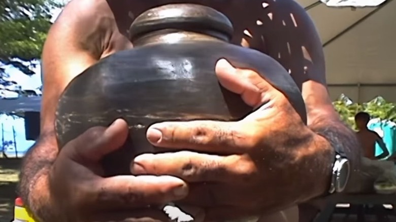 Israel Kamakawiwo'ole man holding urn