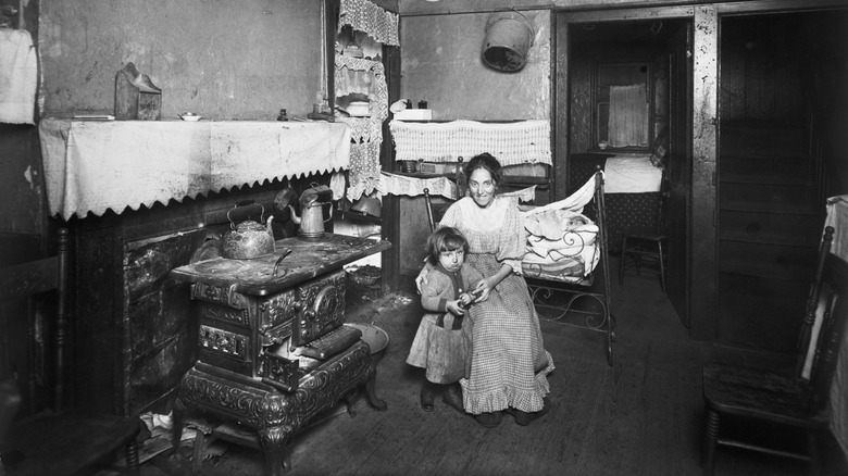 Woman and child in a New York City tenement around 1910