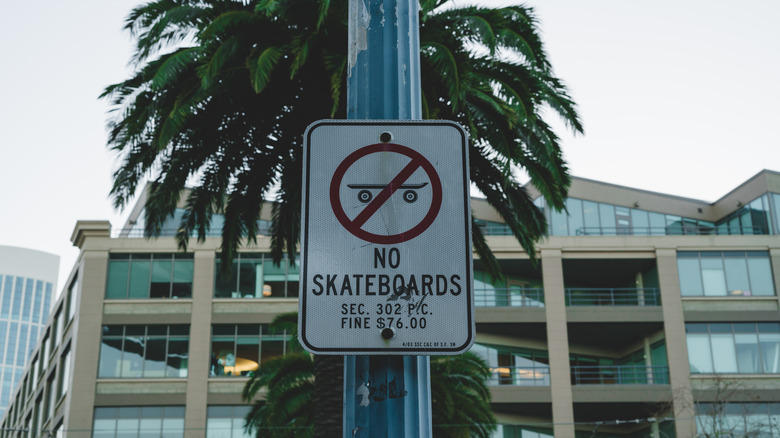 No skateboarding sign