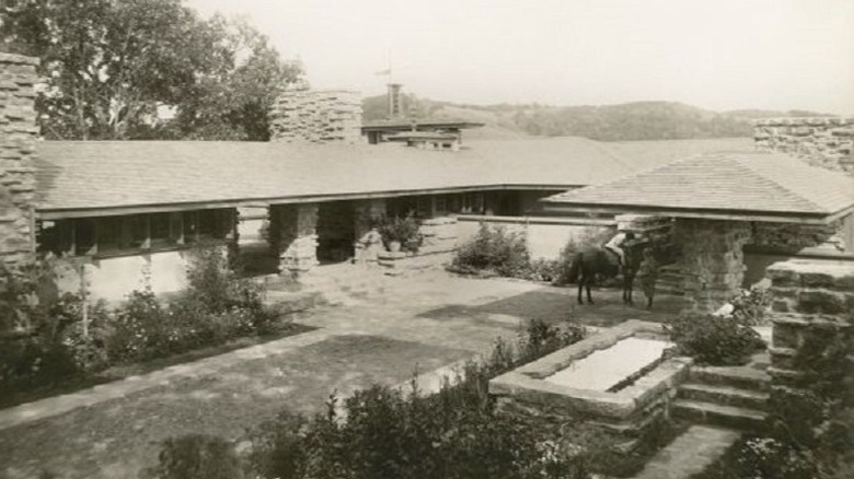 Taliesin I courtyard