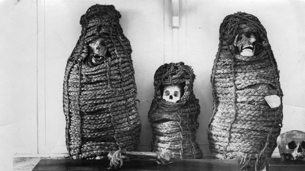 CIRCA 1935: Mummies of the old Peru. 
