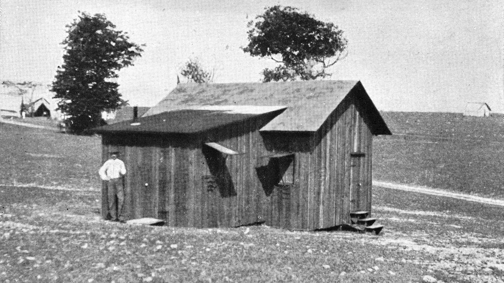 Building where the experiments were made that proved that yellow fever is not transmitted by means of infected clothing 