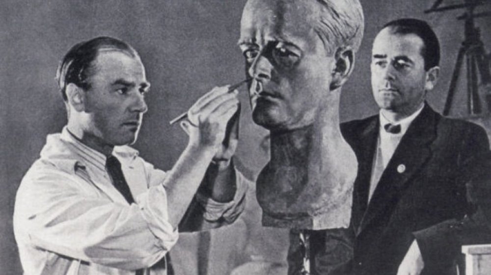 Arno Breker sculpting