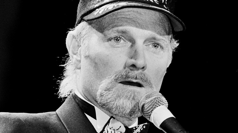 mike love rock hall speech cap and suit