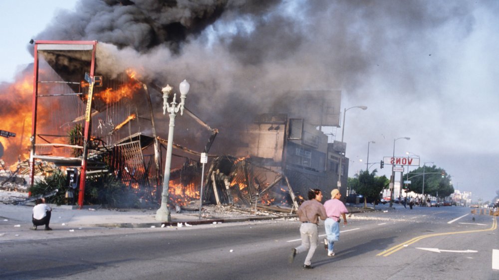 burning building during 1992 la riots