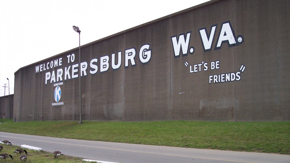 Still of Parkersburg, W. Va. floodwall