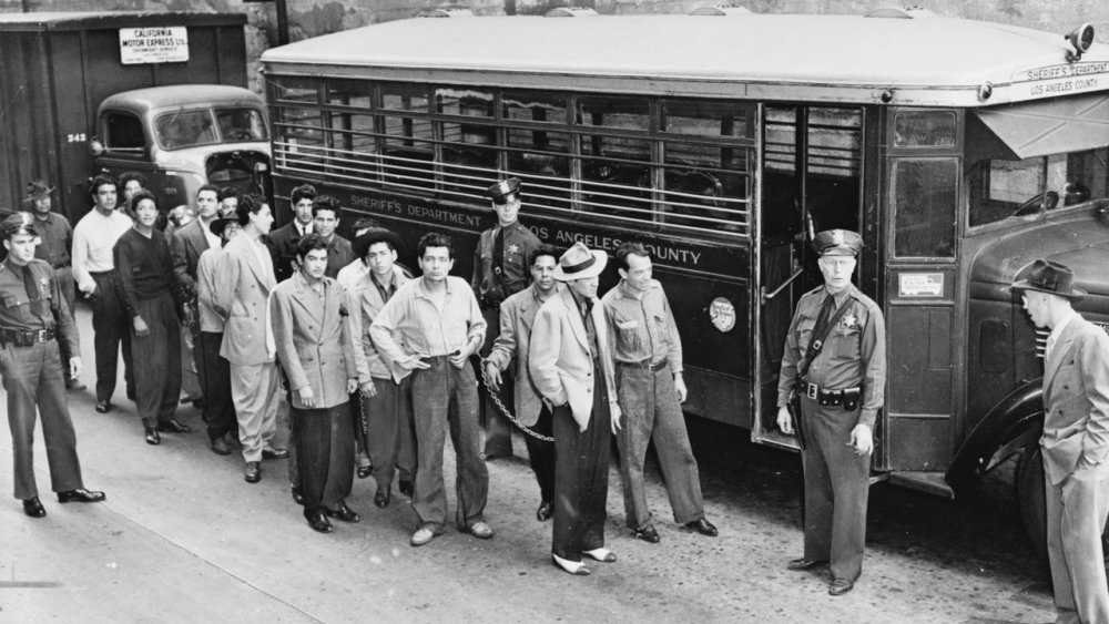 Zoot suiters lined up outside Los Angeles jail en route to court after feud with sailors