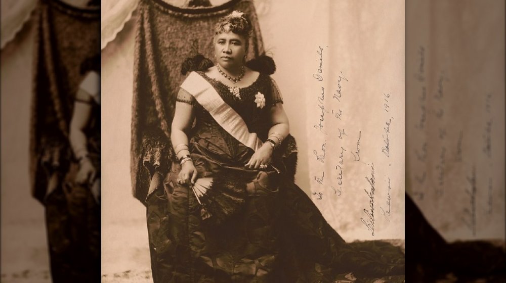 photo of Lili-uokalani sitting on throne