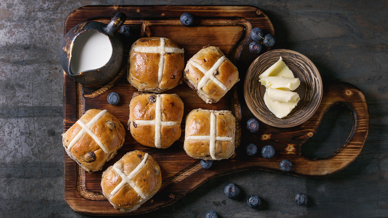 Hot cross buns