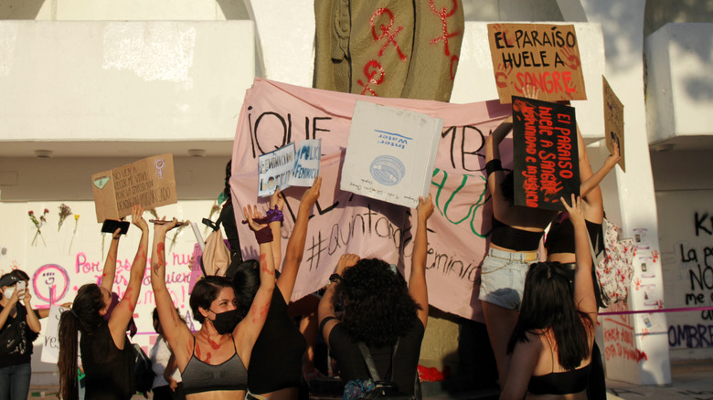 juarez femicide protesters holding  signs