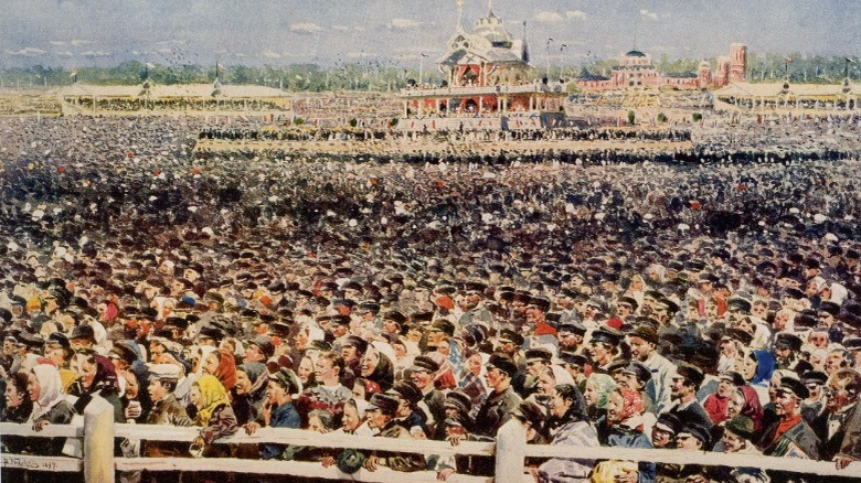 Crowds at Khodynka field