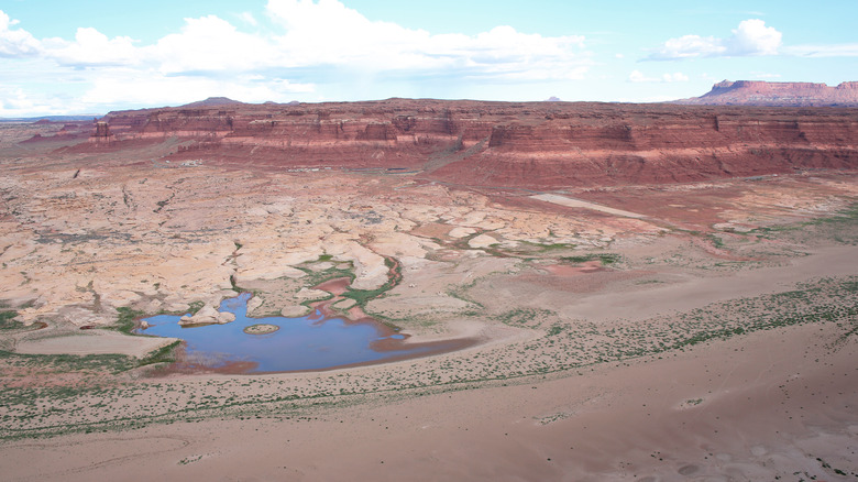 Dry basin at Lake Powell