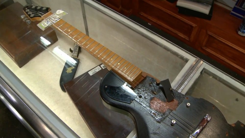 Pawn Stars smashed KISS guitar