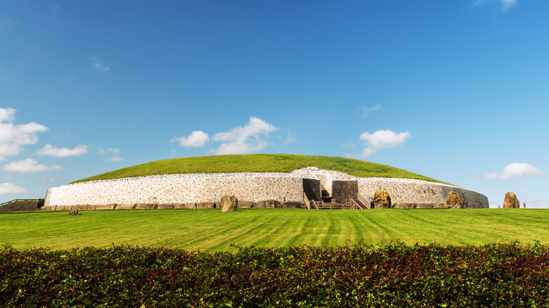 Newgrange tomb from outside