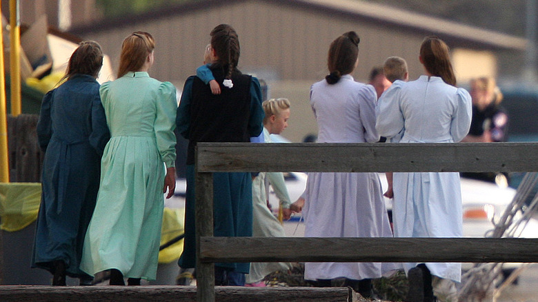 FLDS women back turned