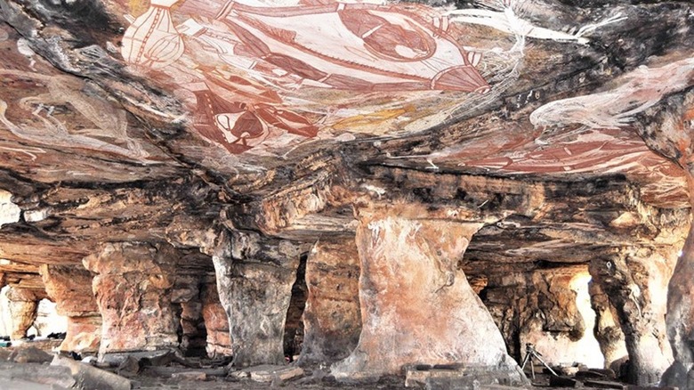 Nawarla Gabarnmang ceiling and pillars