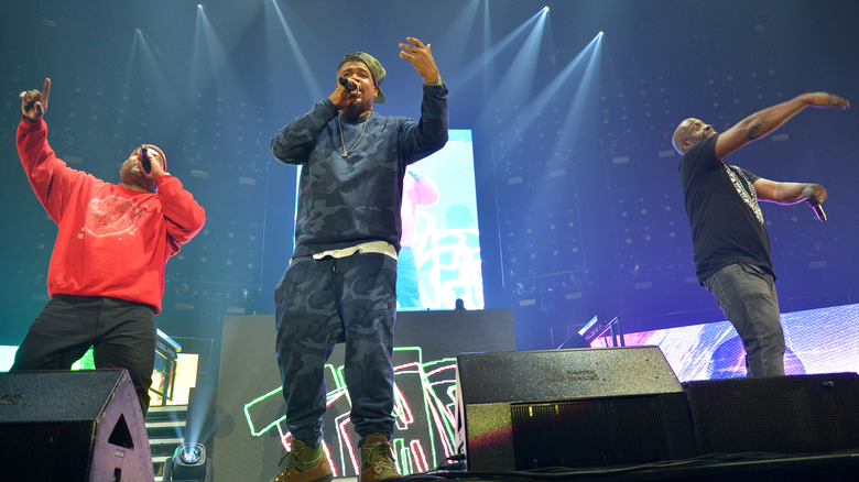 De La Soul performing on stage tv screens