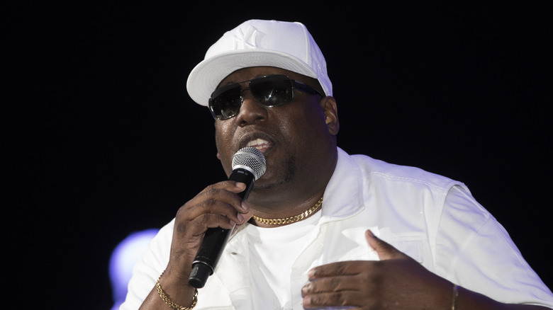 Kool Moe Dee performing white jacket and hat mic