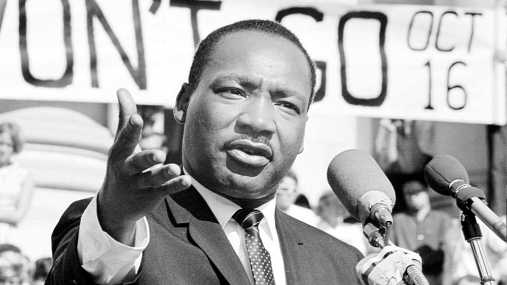 martin luther king jr speaking at podium