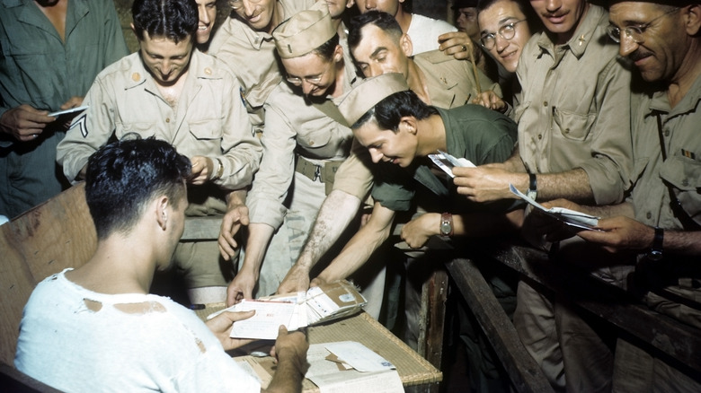 WW2 soldiers getting mail